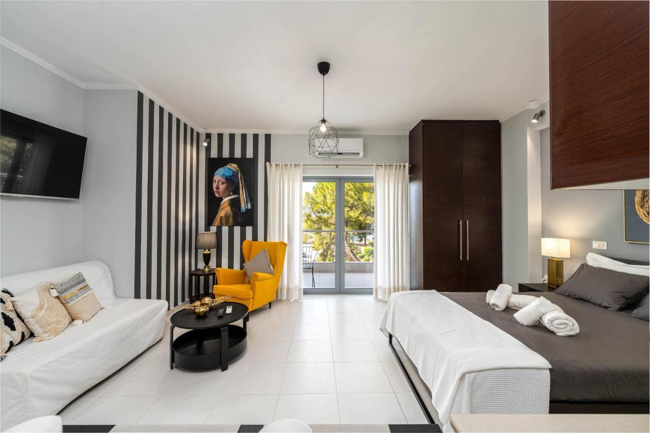 Byron Luxury Apartments Aigio Exterior foto