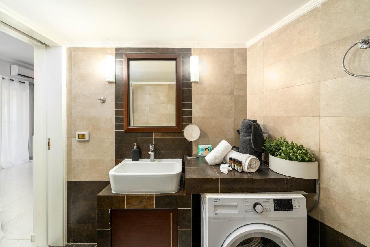 Byron Luxury Apartments Aigio Exterior foto