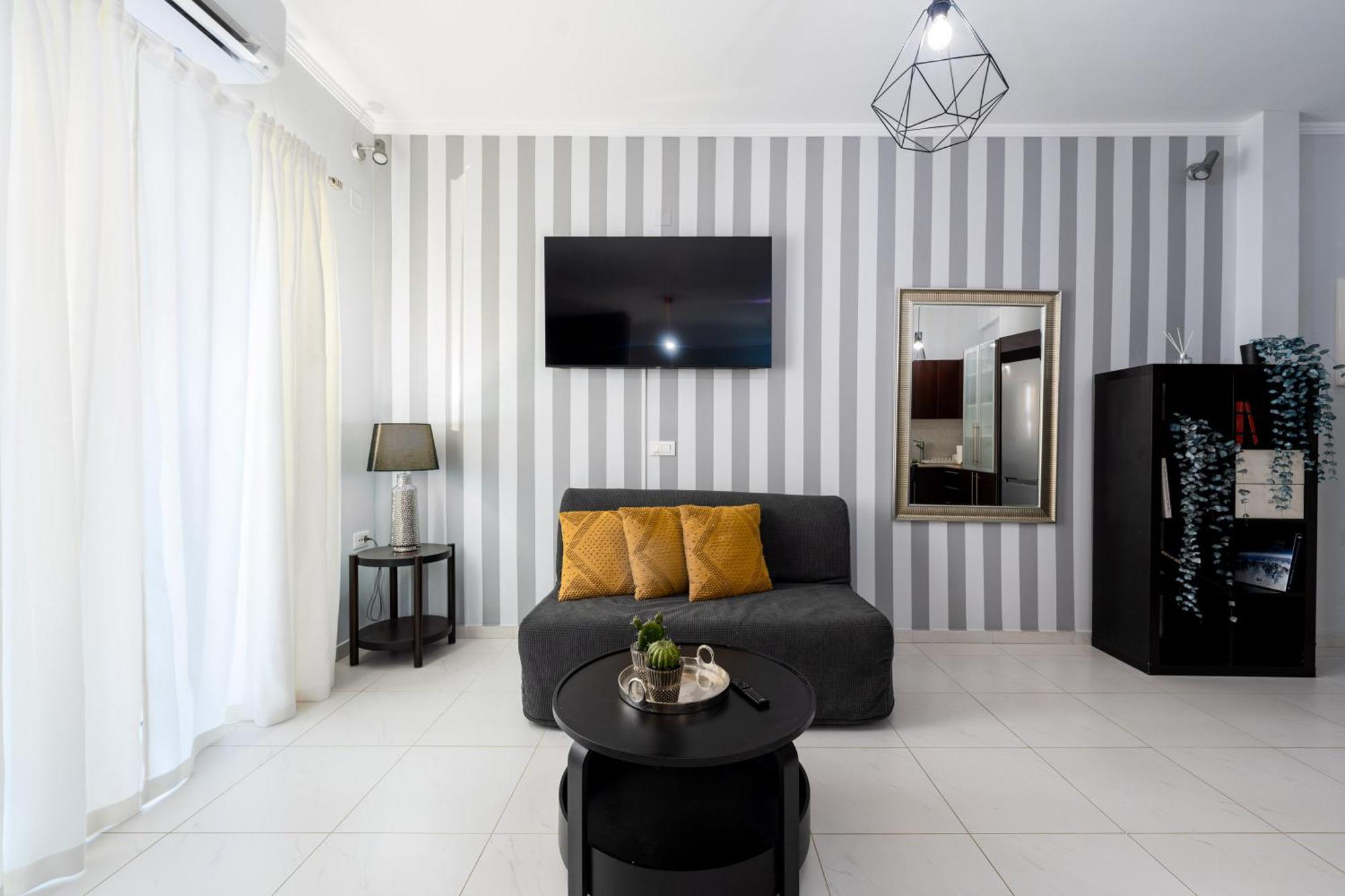 Byron Luxury Apartments Aigio Exterior foto